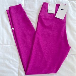 NWT 🔥NIKE LEGGINGS🔥 Women’s tight fit midrise full length size Small